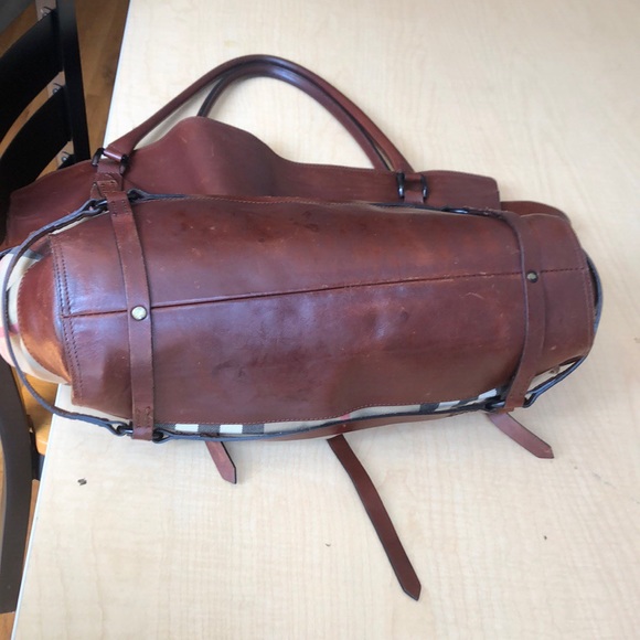 Limited Edition Burberry Tote [RARE] - Picture 5 of 8